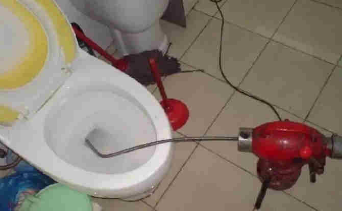 澜沧西盟马桶通下水